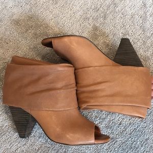 Vince Camuto leather  shoes